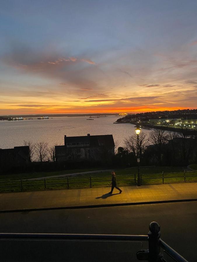 Flat 3, Murray Crescent House Bed and Breakfast Milford Haven Exteriör bild