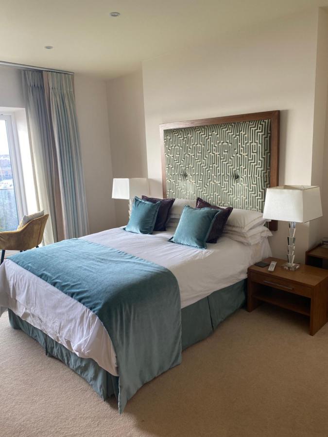 Flat 3, Murray Crescent House Bed and Breakfast Milford Haven Exteriör bild