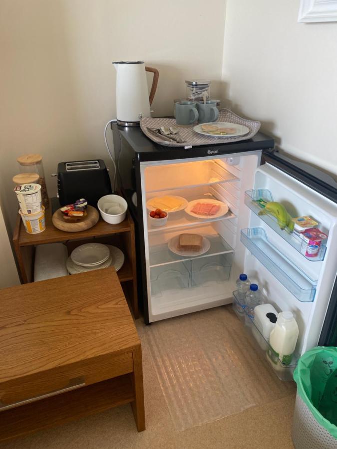 Flat 3, Murray Crescent House Bed and Breakfast Milford Haven Exteriör bild