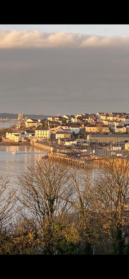Flat 3, Murray Crescent House Bed and Breakfast Milford Haven Exteriör bild